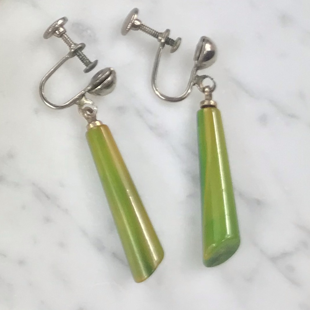 Vtg Bakelite screw on dangle earrings green swirl